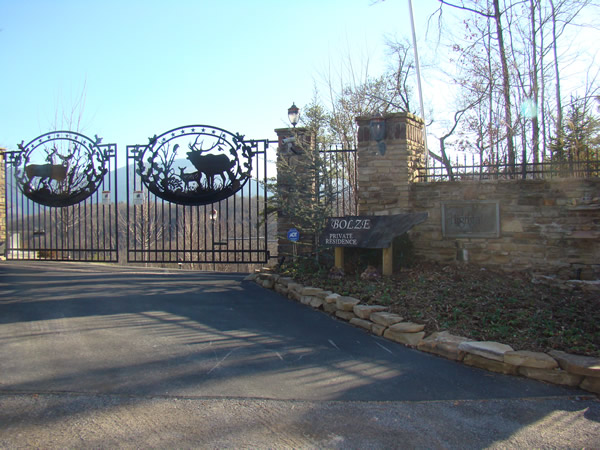 Dennis Bolze Gates to Home on Campbell Lead in Gatlinburg.