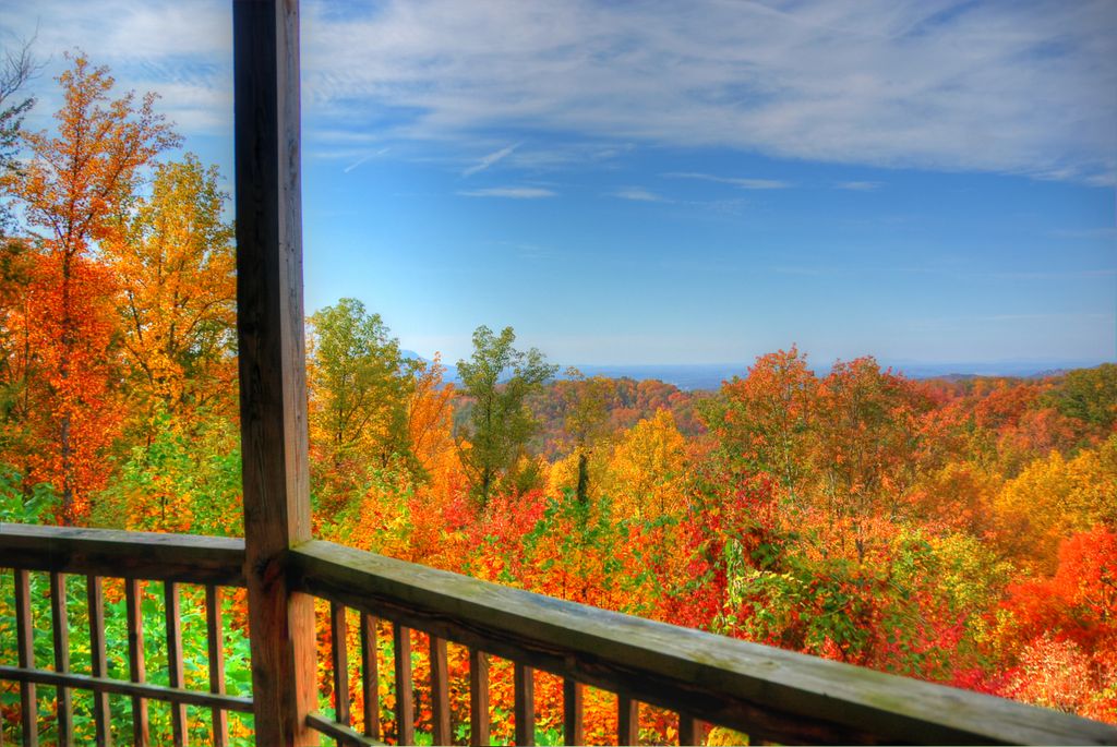 Gatlinburg Rental cabin at 733 Smokerise during the fall with a mountain view